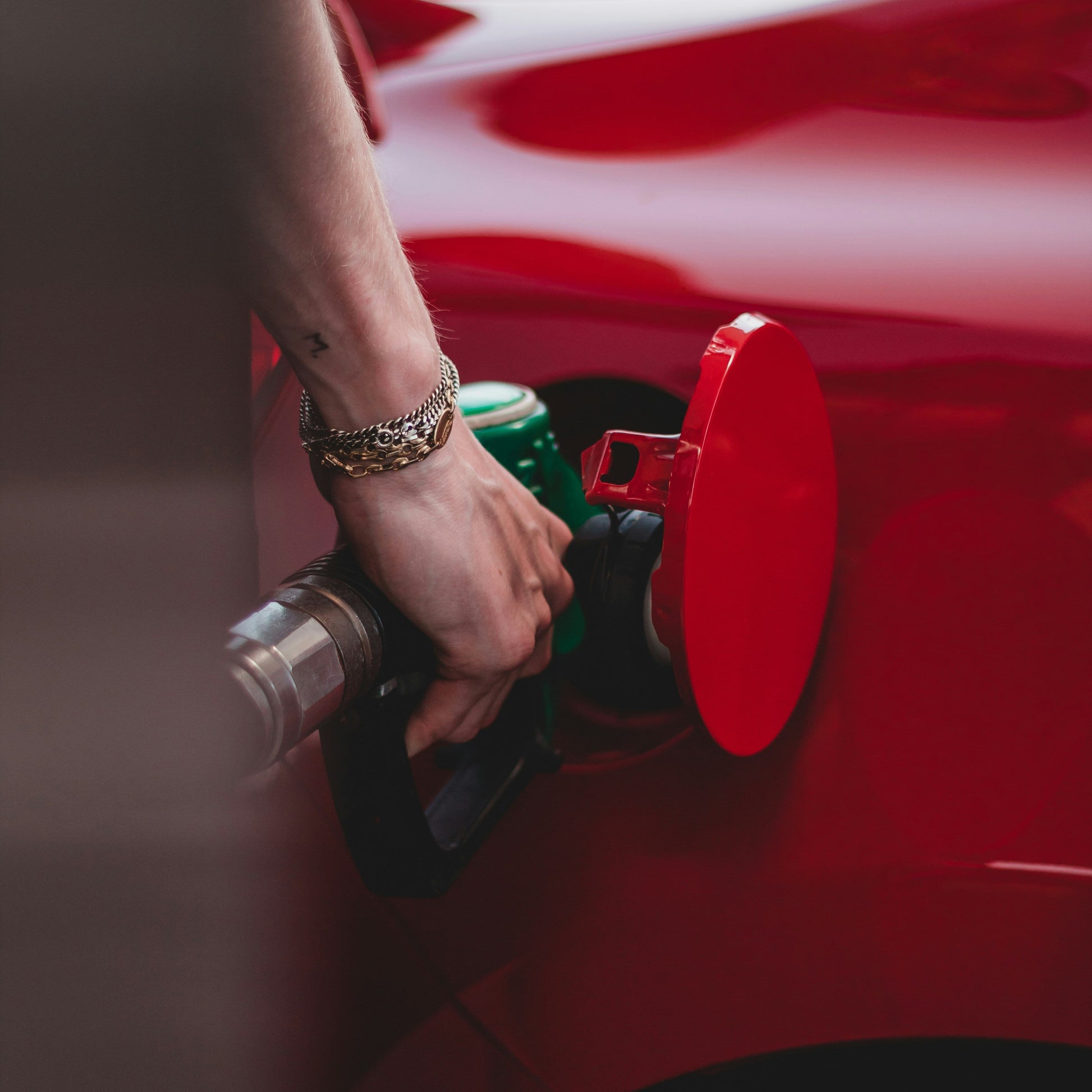 Bensinanalys. Fotocred: wassim-chouak-kJCAKWTH6u4-unsplash