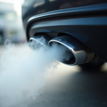 Emission. Fotocred: Flux_Dev_A_closeup_photograph_of_exhaust_gases_emitting_from_a_2